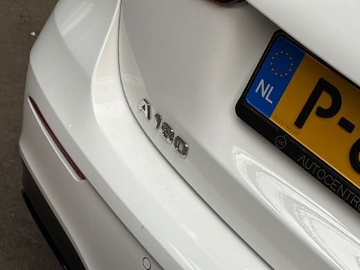 Mercedes-Benz A-Klasse 180 AMG Sport Automaat (SCHUIFDAK, SFEERVERLICHTING, GROOT NAVI, LEDER/ALCANTARA, CAMERA, SPORTST... ActivLease financial lease
