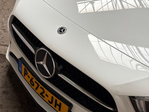 Mercedes-Benz A-Klasse 180 AMG Sport Automaat (SCHUIFDAK, SFEERVERLICHTING, GROOT NAVI, LEDER/ALCANTARA, CAMERA, SPORTST... ActivLease financial lease