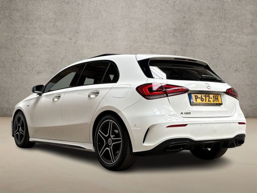 Mercedes-Benz A-Klasse 180 AMG Sport Automaat (SCHUIFDAK, SFEERVERLICHTING, GROOT NAVI, LEDER/ALCANTARA, CAMERA, SPORTST... ActivLease financial lease