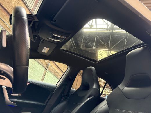 Mercedes-Benz A-Klasse 180 AMG Sport Automaat (SCHUIFDAK, SFEERVERLICHTING, GROOT NAVI, LEDER/ALCANTARA, CAMERA, SPORTST... ActivLease financial lease