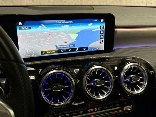 Mercedes-Benz A-Klasse 180 AMG Sport Automaat (SCHUIFDAK, SFEERVERLICHTING, GROOT NAVI, LEDER/ALCANTARA, CAMERA, SPORTST... ActivLease financial lease