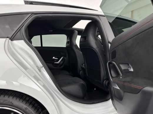 Mercedes-Benz CLA Shooting Brake 200 d AMG-Sportpack Business Solution (INCL-BTW) *PANO | DISTRONIC | LEATHER-MICRO... ActivLease financial lease