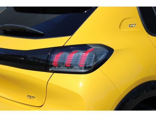 Peugeot 208 1.2 PureTech GT Pack | Navigatie | Camera | Panoramadak | Full LED | Alcantara | NL auto | Apple ... ActivLease financial lease