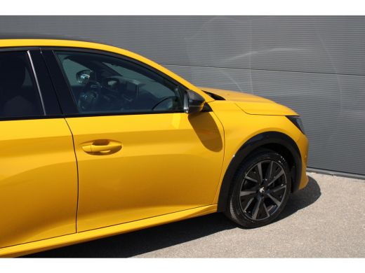 Peugeot 208 1.2 PureTech GT Pack | Navigatie | Camera | Panoramadak | Full LED | Alcantara | NL auto | Apple ... ActivLease financial lease