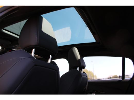 Peugeot 208 1.2 PureTech GT Pack | Navigatie | Camera | Panoramadak | Full LED | Alcantara | NL auto | Apple ... ActivLease financial lease