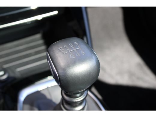 Peugeot 208 1.2 PureTech GT Pack | Navigatie | Camera | Panoramadak | Full LED | Alcantara | NL auto | Apple ... ActivLease financial lease