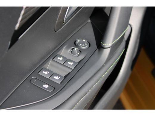 Peugeot 208 1.2 PureTech GT Pack | Navigatie | Camera | Panoramadak | Full LED | Alcantara | NL auto | Apple ... ActivLease financial lease