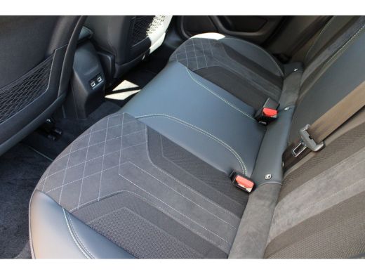 Peugeot 208 1.2 PureTech GT Pack | Navigatie | Camera | Panoramadak | Full LED | Alcantara | NL auto | Apple ... ActivLease financial lease