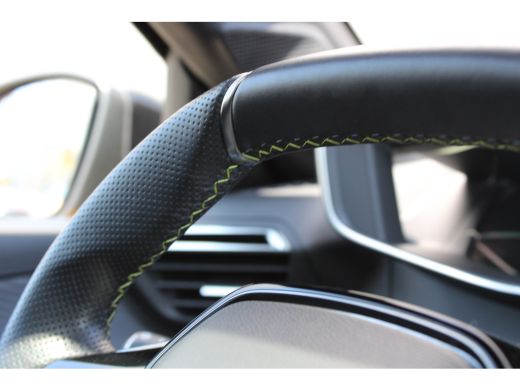 Peugeot 208 1.2 PureTech GT Pack | Navigatie | Camera | Panoramadak | Full LED | Alcantara | NL auto | Apple ... ActivLease financial lease