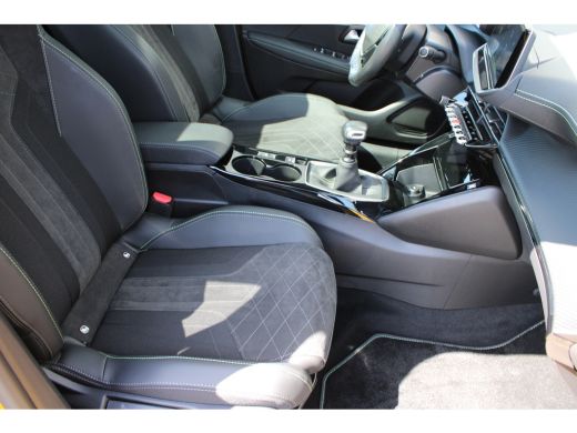 Peugeot 208 1.2 PureTech GT Pack | Navigatie | Camera | Panoramadak | Full LED | Alcantara | NL auto | Apple ... ActivLease financial lease