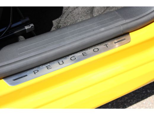 Peugeot 208 1.2 PureTech GT Pack | Navigatie | Camera | Panoramadak | Full LED | Alcantara | NL auto | Apple ... ActivLease financial lease