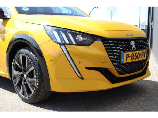 Peugeot 208 1.2 PureTech GT Pack | Navigatie | Camera | Panoramadak | Full LED | Alcantara | NL auto | Apple ... ActivLease financial lease