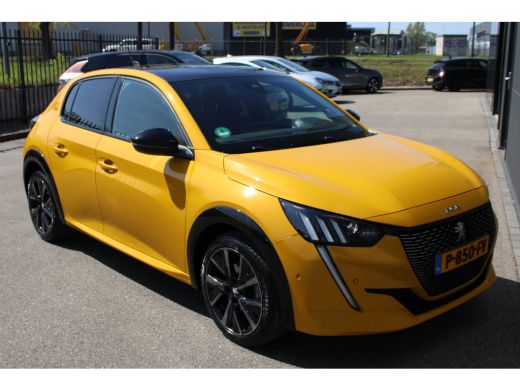 Peugeot 208 1.2 PureTech GT Pack | Navigatie | Camera | Panoramadak | Full LED | Alcantara | NL auto | Apple ... ActivLease financial lease