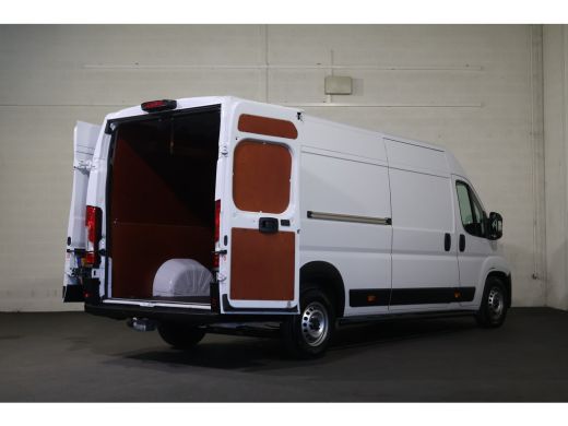 Peugeot Boxer 2.2 BlueHDi 180pk L4 H2 Automaat Airco Navigatie Camera ActivLease financial lease