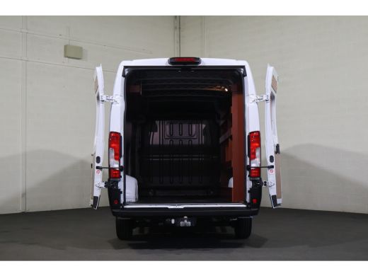 Peugeot Boxer 2.2 BlueHDi 180pk L4 H2 Automaat Airco Navigatie Camera ActivLease financial lease