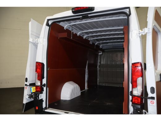 Peugeot Boxer 2.2 BlueHDi 180pk L4 H2 Automaat Airco Navigatie Camera ActivLease financial lease