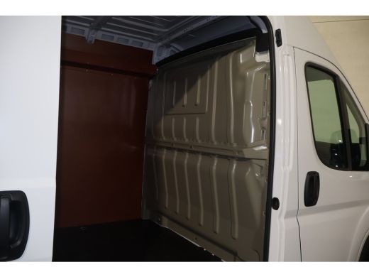 Peugeot Boxer 2.2 BlueHDi 180pk L4 H2 Automaat Airco Navigatie Camera ActivLease financial lease