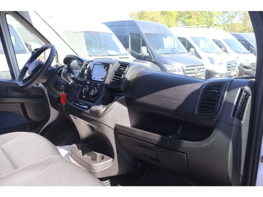 Peugeot Boxer 2.2 BlueHDi 180pk L4 H2 Automaat Airco Navigatie Camera ActivLease financial lease