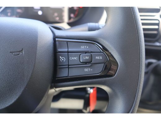 Peugeot Boxer 2.2 BlueHDi 180pk L4 H2 Automaat Airco Navigatie Camera ActivLease financial lease