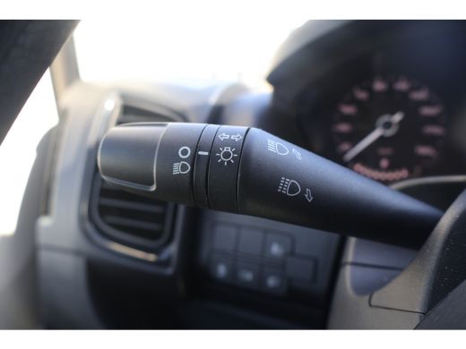 Peugeot Boxer 2.2 BlueHDi 180pk L4 H2 Automaat Airco Navigatie Camera ActivLease financial lease