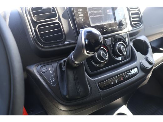 Peugeot Boxer 2.2 BlueHDi 180pk L4 H2 Automaat Airco Navigatie Camera ActivLease financial lease