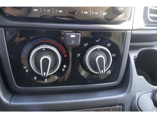 Peugeot Boxer 2.2 BlueHDi 180pk L4 H2 Automaat Airco Navigatie Camera ActivLease financial lease