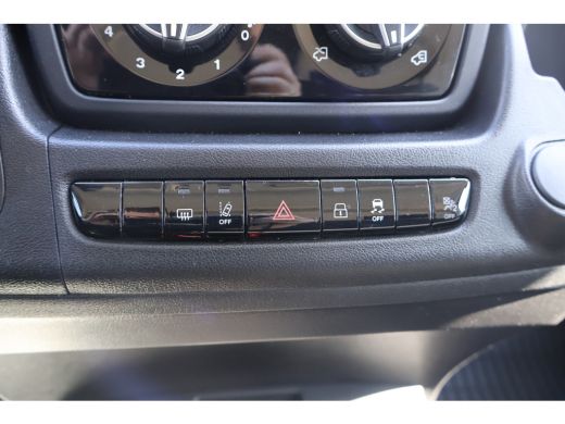 Peugeot Boxer 2.2 BlueHDi 180pk L4 H2 Automaat Airco Navigatie Camera ActivLease financial lease