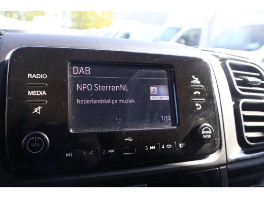 Peugeot Boxer 2.2 BlueHDi 180pk L4 H2 Automaat Airco Navigatie Camera ActivLease financial lease