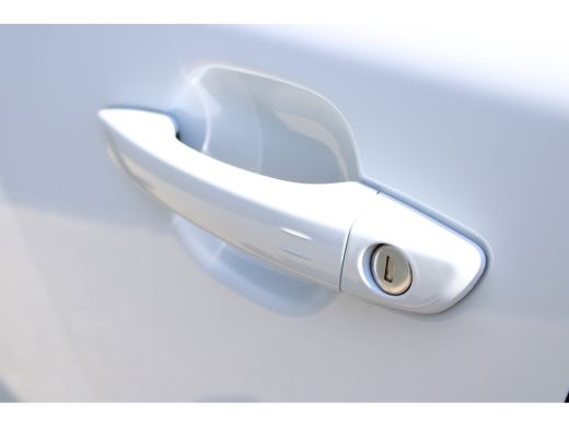 Peugeot e-2008 EV Allure Avantage 54 kWh | Fase 3 laden | Navigatie | Camera voor + achter | Apple carplay | Ada... ActivLease financial lease