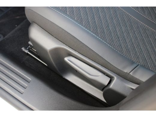 Peugeot e-2008 EV Allure Avantage 54 kWh | Fase 3 laden | Navigatie | Camera voor + achter | Apple carplay | Ada... ActivLease financial lease