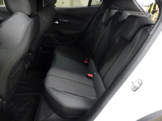 Peugeot e-2008 EV GT Avantage 54 kWh | Fase 3 laden | Navigatie | Camera voor + achter | Apple carplay | NL auto... ActivLease financial lease