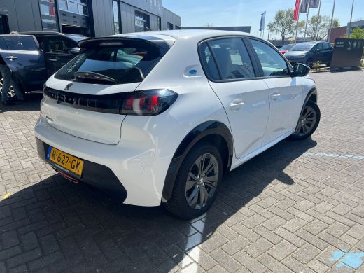 Peugeot e-208 EV Active Pack 50 kWh 3 Fase | Navigatie | Parkeersensoren Achter | Cruise Control | 16" Lichtmet... ActivLease financial lease