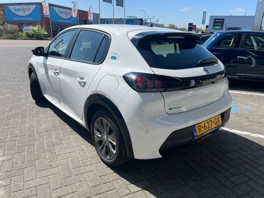 Peugeot e-208 EV Active Pack 50 kWh 3 Fase | Navigatie | Parkeersensoren Achter | Cruise Control | 16" Lichtmet... ActivLease financial lease
