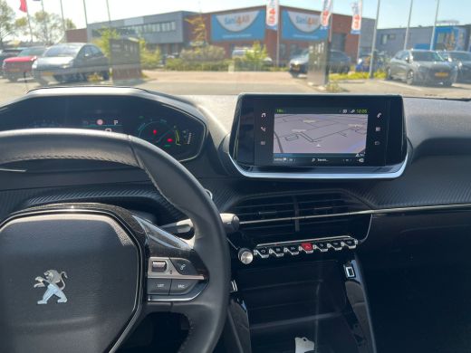 Peugeot e-208 EV Active Pack 50 kWh 3 Fase | Navigatie | Parkeersensoren Achter | Cruise Control | 16" Lichtmet... ActivLease financial lease