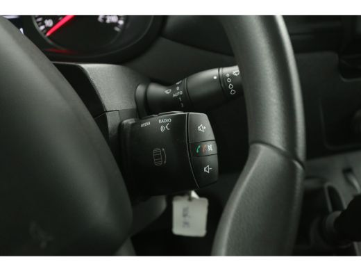 Renault Master T35 2.3 dCi L2H2 | Airco | Camera | Carplay | 3 Zits | LED | Parkeersens. ActivLease financial lease