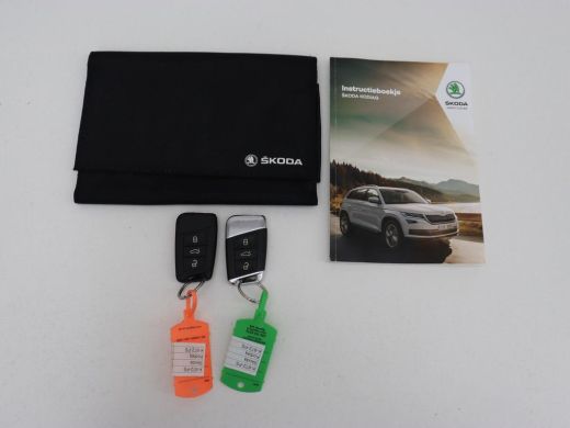 Skoda Kodiaq 1.5 TSI Business Edition | Trekhaak | Half leder | Keyless | Carplay | Canton Sound | Sfeerverlic... ActivLease financial lease