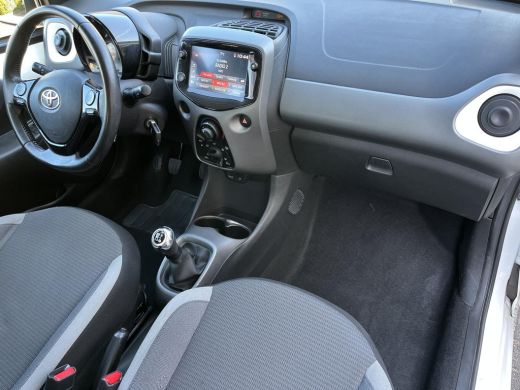 Toyota Aygo 1.0 VVT-i x-play | 5 deurs | Carplay | Airco | Parkeercamera | ActivLease financial lease