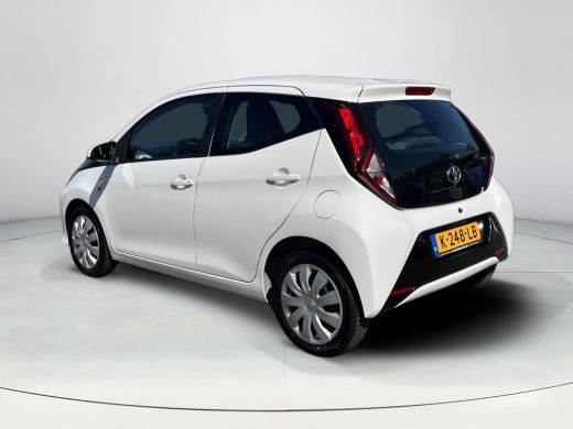 Toyota Aygo 1.0 VVT-i x-play | 5 deurs | Carplay | Airco | Parkeercamera | ActivLease financial lease