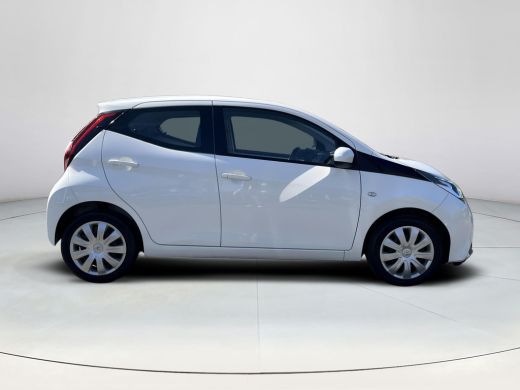 Toyota Aygo 1.0 VVT-i x-play | 5 deurs | Carplay | Airco | Parkeercamera | ActivLease financial lease