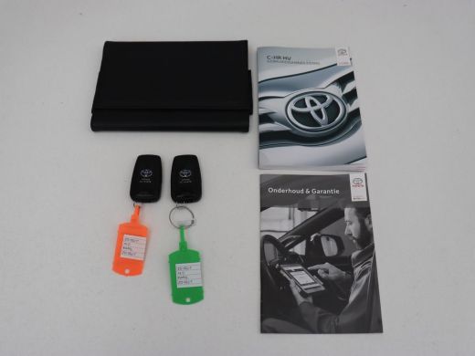 Toyota C-HR 2.0 Hybrid First Edition | Stoelverwarming | Adaptive cruise | Camera | Carplay | JBL Sound | Key... ActivLease financial lease