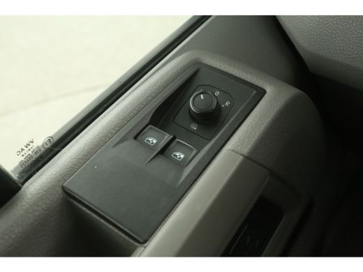 Volkswagen Crafter 2.0 TDI L3H3 140PK | Airco | 3 Zits | Carplay | Parkeersens. ActivLease financial lease