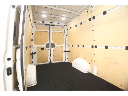 Volkswagen Crafter 2.0 TDI L3H3 140PK | Airco | 3 Zits | Carplay | Parkeersens. ActivLease financial lease