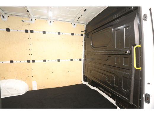 Volkswagen Crafter 2.0 TDI L3H3 140PK | Airco | 3 Zits | Carplay | Parkeersens. ActivLease financial lease