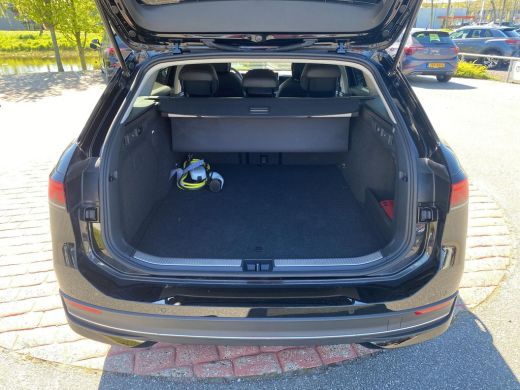 Volkswagen Passat Variant 1.5 eHybrid Business | PHEV | 218 Pk | Trekhaak | Massage stoelen | HUD | ACC | ActivLease financial lease