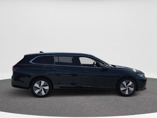 Volkswagen Passat Variant 1.5 eHybrid Business | PHEV | 218 Pk | Trekhaak | Massage stoelen | HUD | ACC | ActivLease financial lease