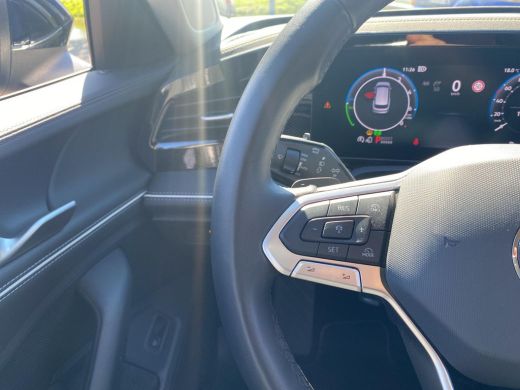 Volkswagen Passat Variant 1.5 eHybrid Business | PHEV | 218 Pk | Trekhaak | Massage stoelen | HUD | ACC | ActivLease financial lease