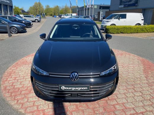 Volkswagen Passat Variant 1.5 eHybrid Business | PHEV | 218 Pk | Trekhaak | Massage stoelen | HUD | ACC | ActivLease financial lease