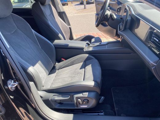 Volkswagen Passat Variant 1.5 eHybrid Business | PHEV | 218 Pk | Trekhaak | Massage stoelen | HUD | ACC | ActivLease financial lease