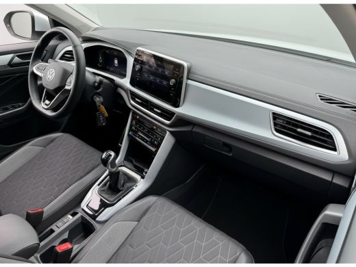 Volkswagen T-Roc TSI 115PK LIFE GOAL EDITION VIRTUAL/NAVI/ACC/STOELVERW. ActivLease financial lease