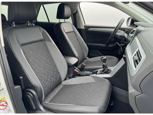 Volkswagen T-Roc TSI 115PK LIFE GOAL EDITION VIRTUAL/NAVI/ACC/STOELVERW. ActivLease financial lease